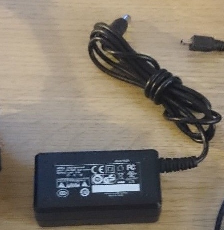 *Brand NEW*Genuine Huntkey HKA01805030-8B 5V 3A AC & Adapter Power Supply